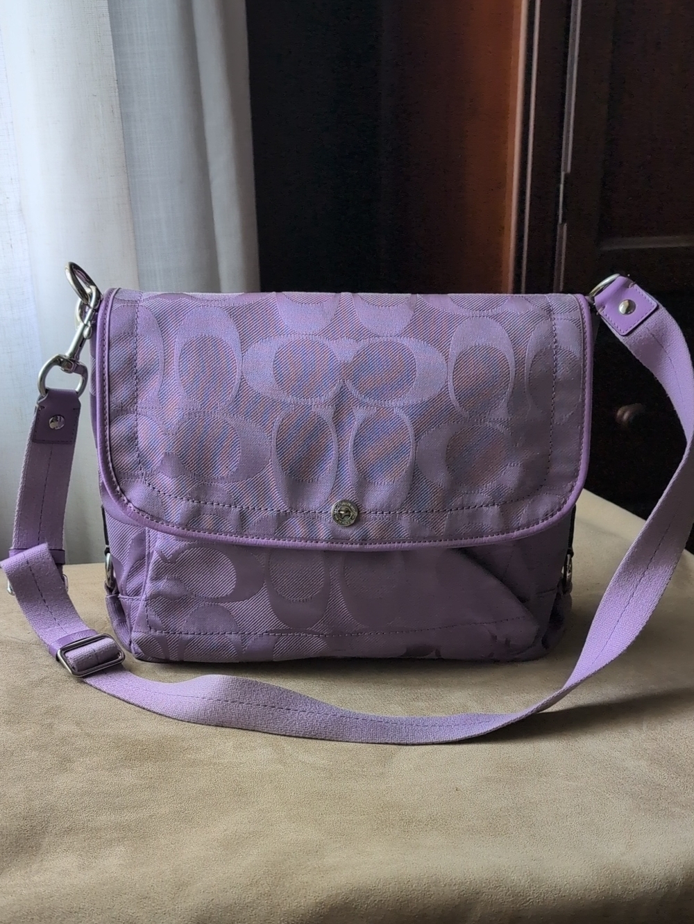 Coach Kyra Daisy Signature C Messenger Crossbody